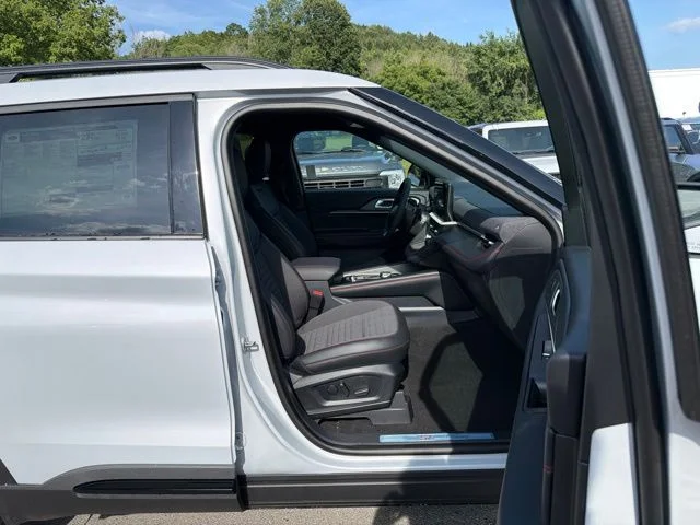 New 2026 Space White Metallic Ford ST-Line image 29