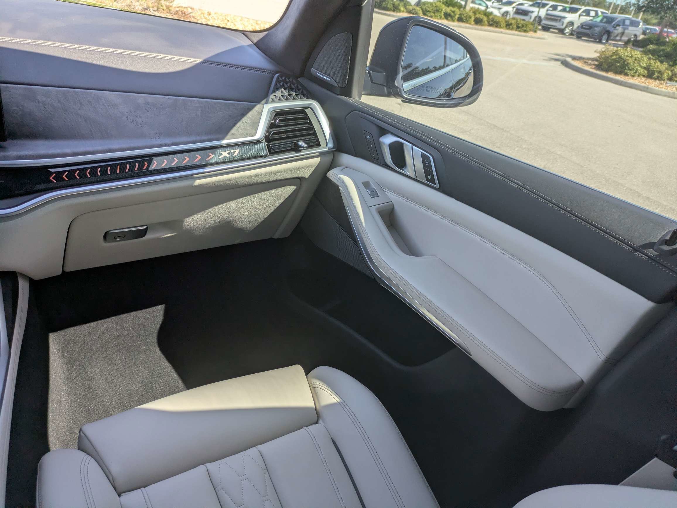 Used 2023 Black Sapphire Metallic BMW xDrive40i image 26