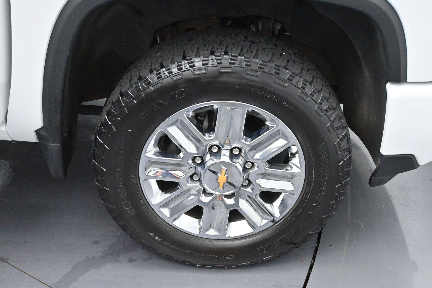 Used 2024 Summit White Chevrolet High Country image 33