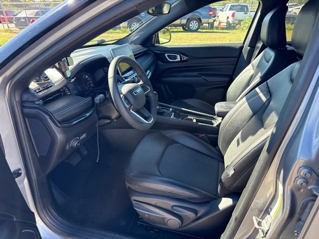 Used 2024 Silver Jeep Latitude image 11