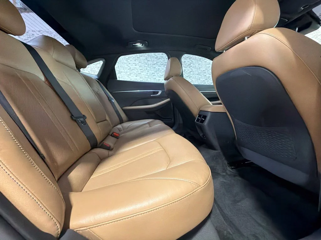 Used 2020 Quartz White Hyundai Limited image 12