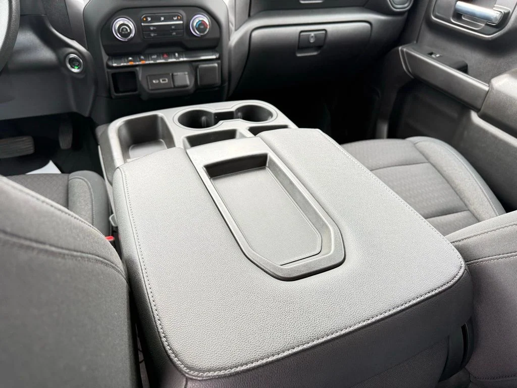 Used 2022  Chevrolet Custom image 32