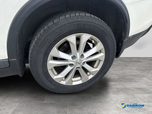 Used 2014 White Nissan SV image 19