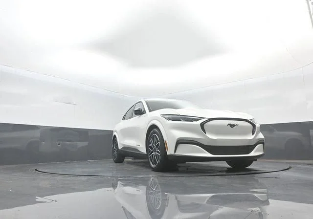 New 2026 Star White Metallic Tri-coat Ford Premium image 34