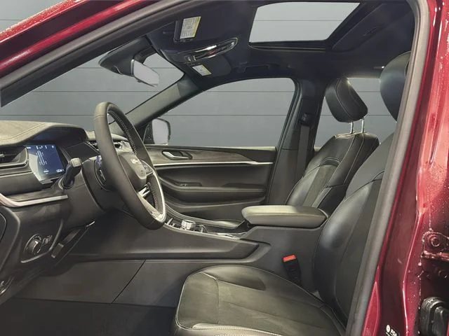 New 2026 Velvet Red Pearl-Coat Exterior Paint Jeep Altitude image 10