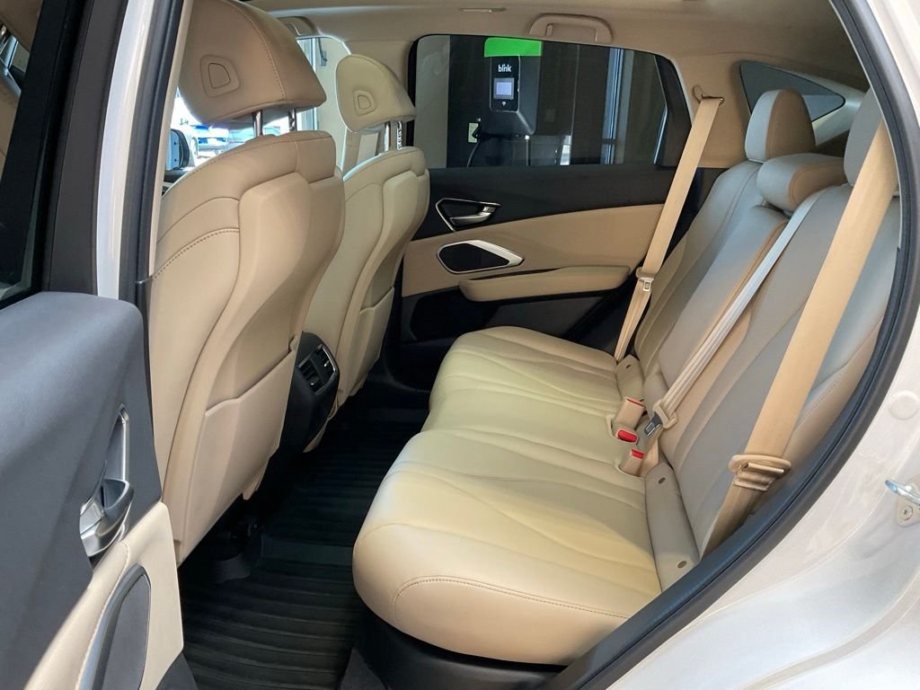 Used 2024  Acura Base image 22