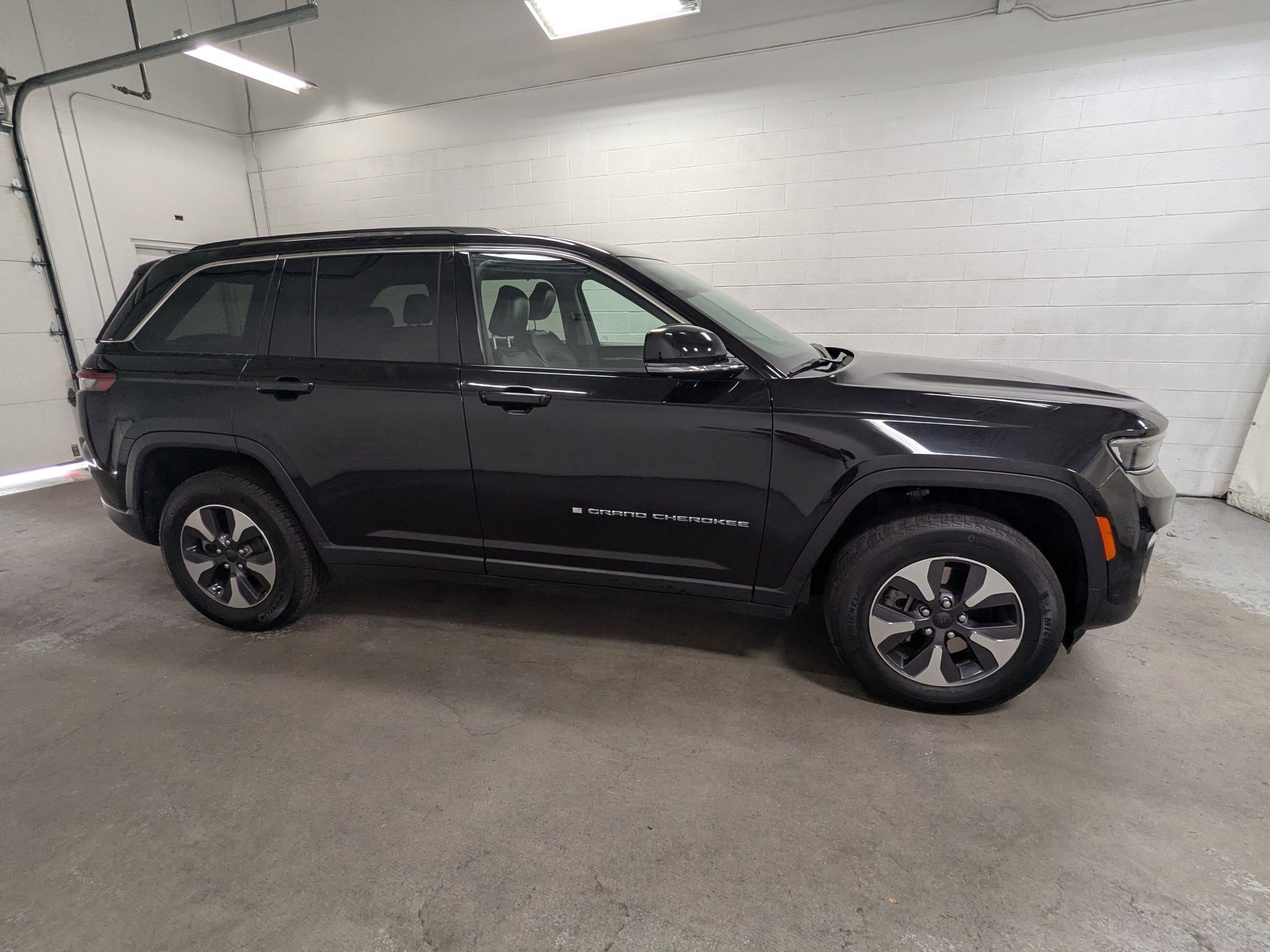 Used 2022 Diamond Black Crystal Pearlcoat Jeep 4xe image 3