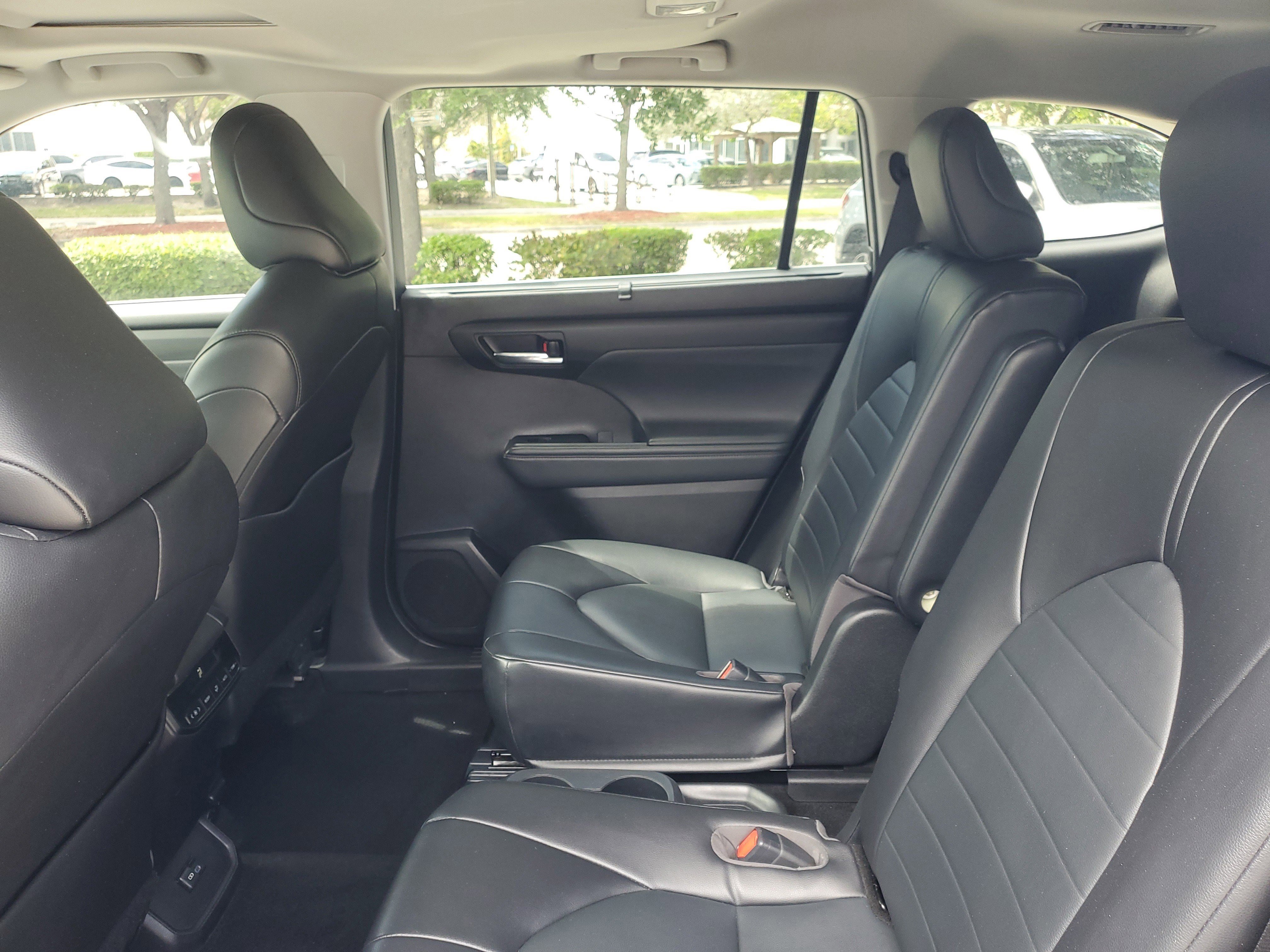 Used 2022 Midnight Black Metallic Toyota XLE image 12