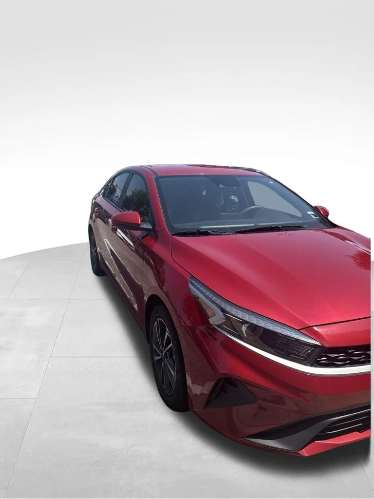 Used 2023 Red Kia LXS image 3