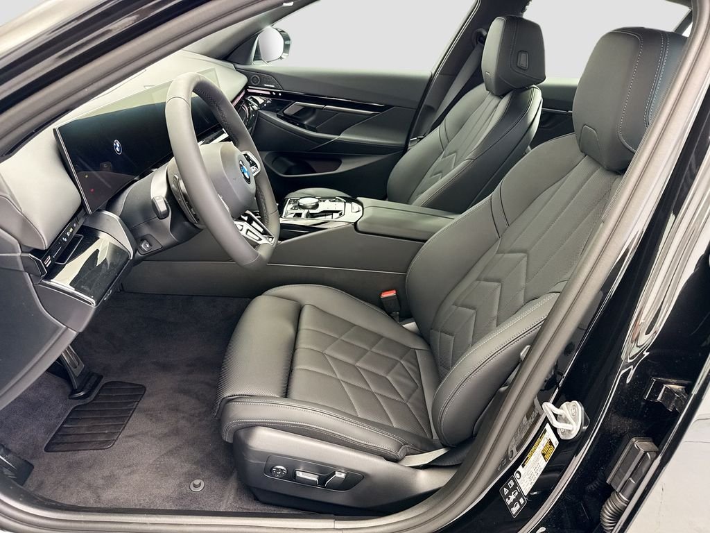 New 2026 Black Sapphire Metallic BMW 530i xDrive image 18