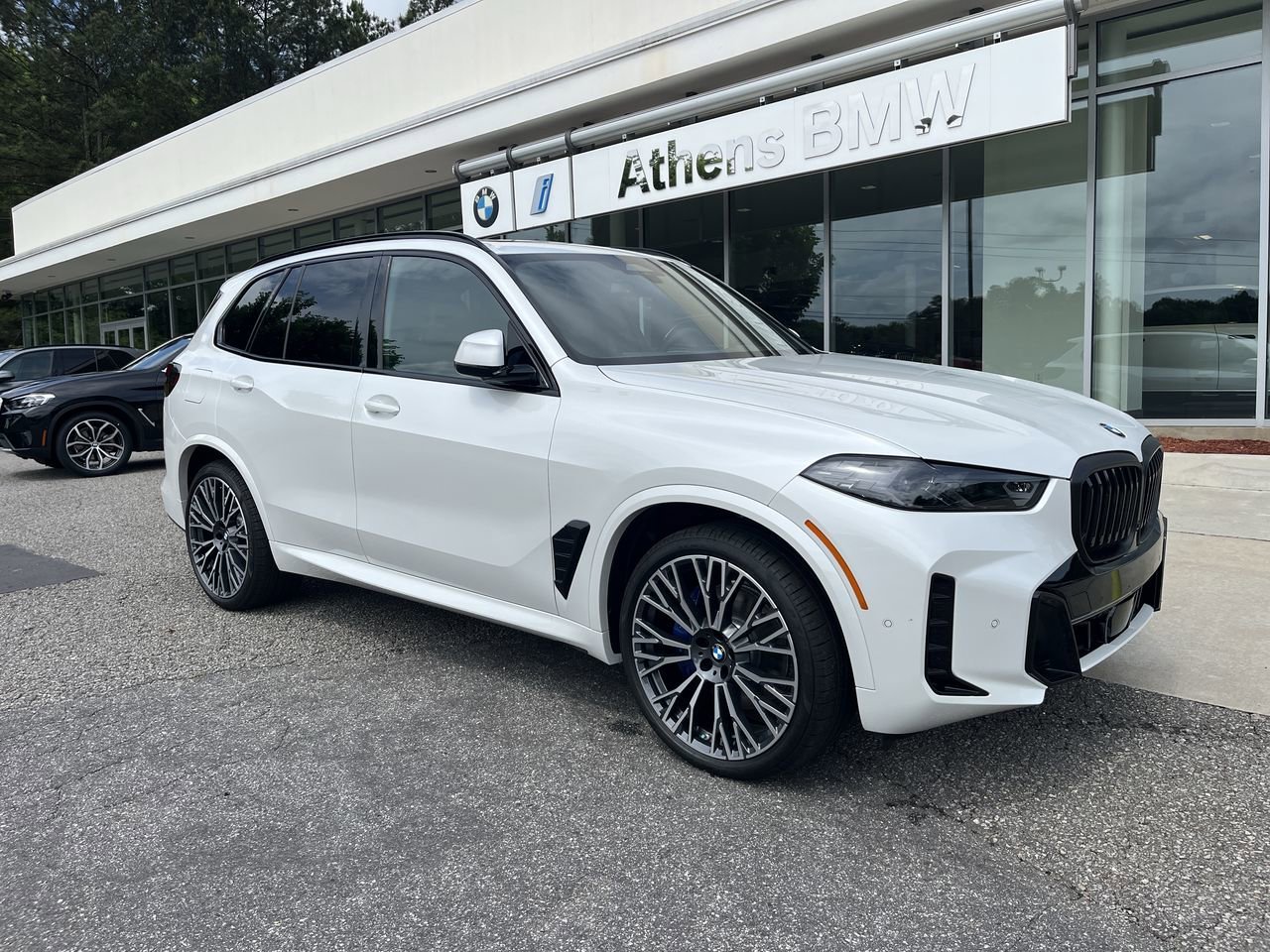 New 2026 Mineral White Metallic BMW xDrive40i image 2
