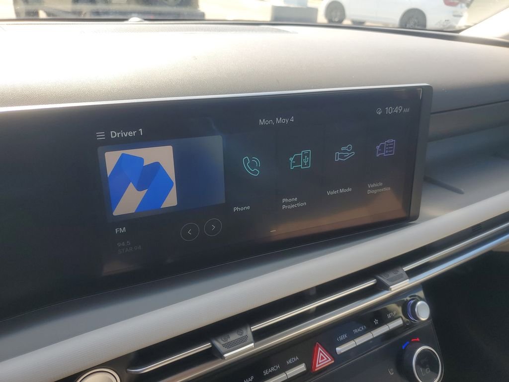 Used 2025 White Hyundai SEL image 17
