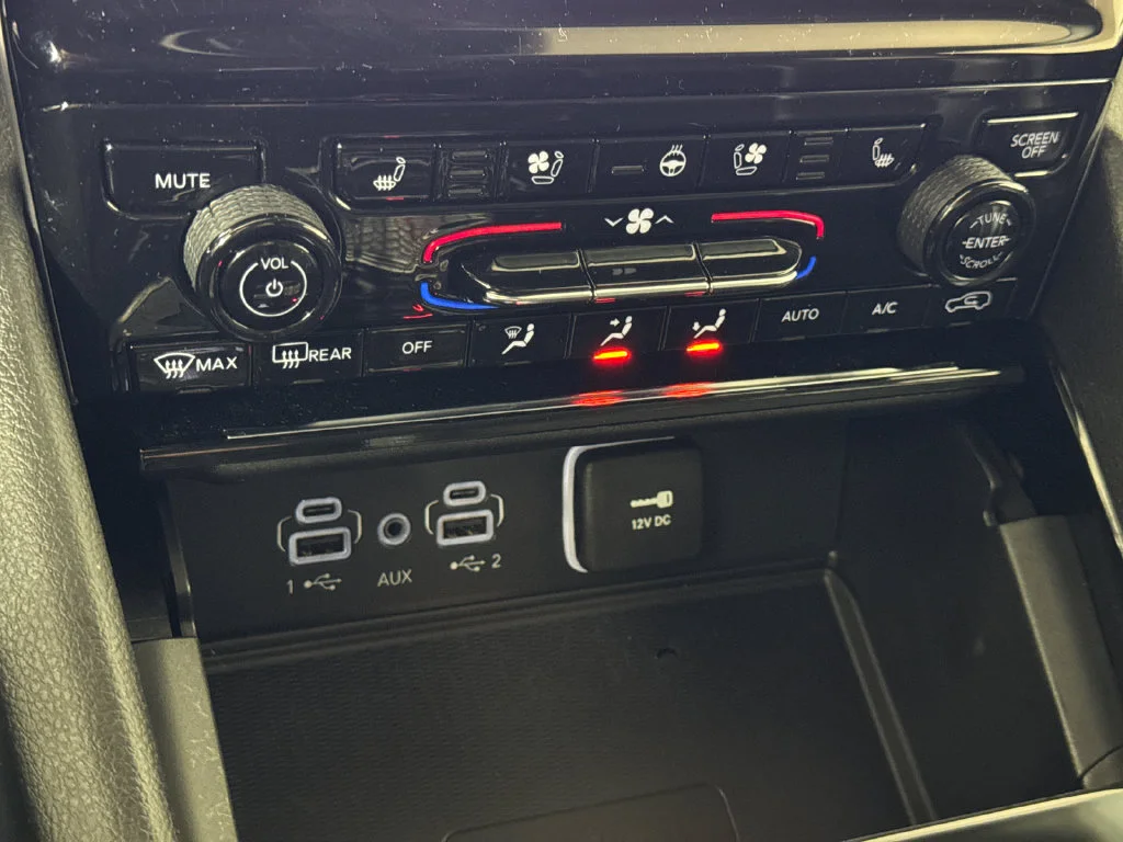 Used 2023 Diamond Black Jeep Limited image 28
