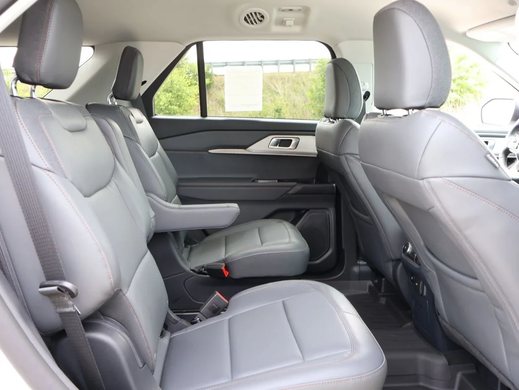 New 2026 Star White Metallic Tri-Coat Ford Active image 13