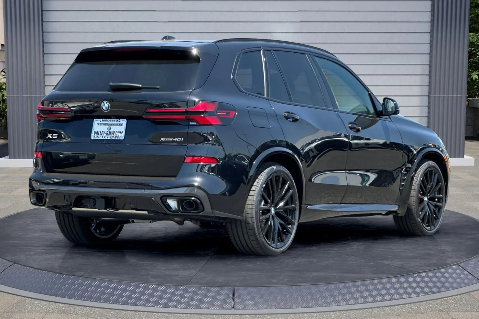 New 2026 Black Sapphire Metallic BMW xDrive40i image 4