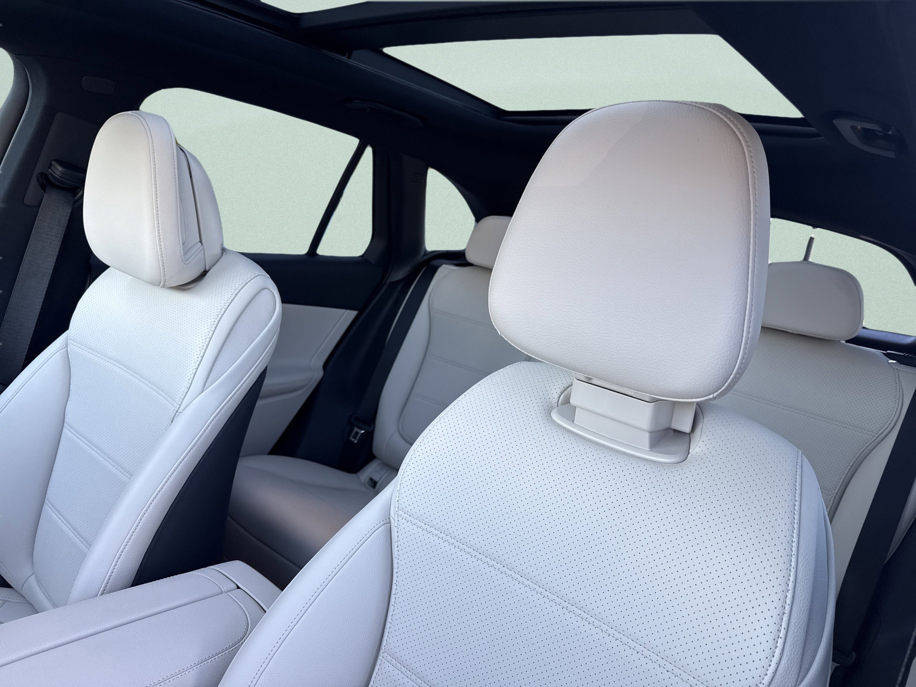 Used 2026 Polar White Mercedes-Benz GLC 300 image 18