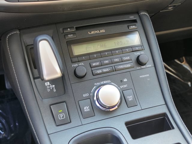 Used 2015  Lexus Hybrid image 21