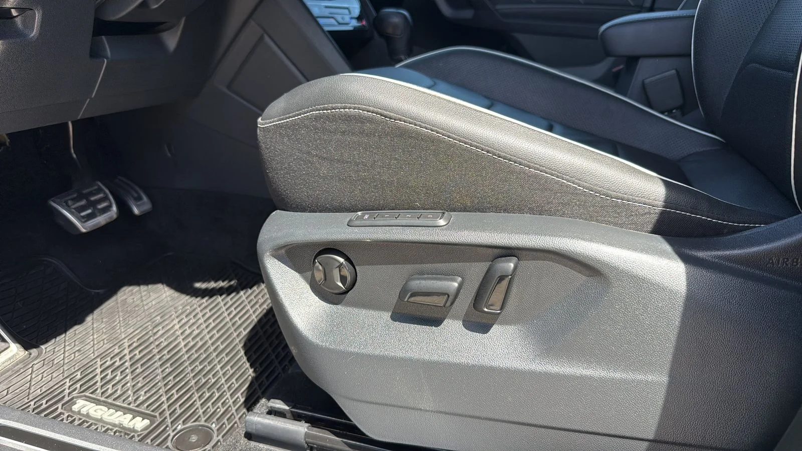 Used 2024  Volkswagen 2.0T SEL R-Line image 10