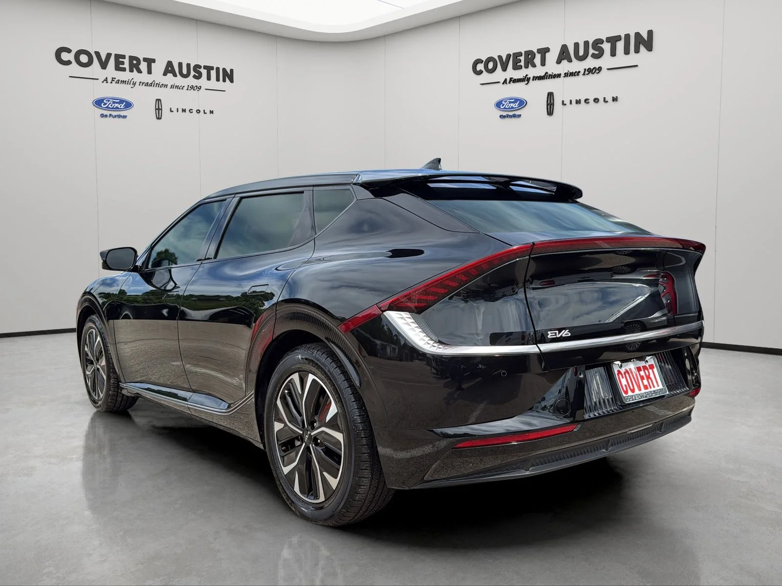 Used 2024 Black Kia Wind image 3