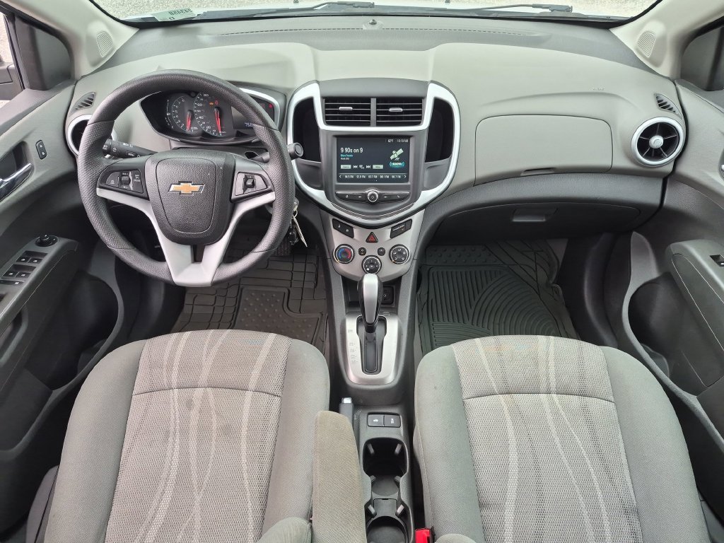 Used 2017 Silver Chevrolet LT image 27