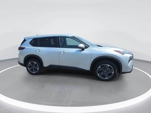 Used 2025 Silver Nissan SV image 9