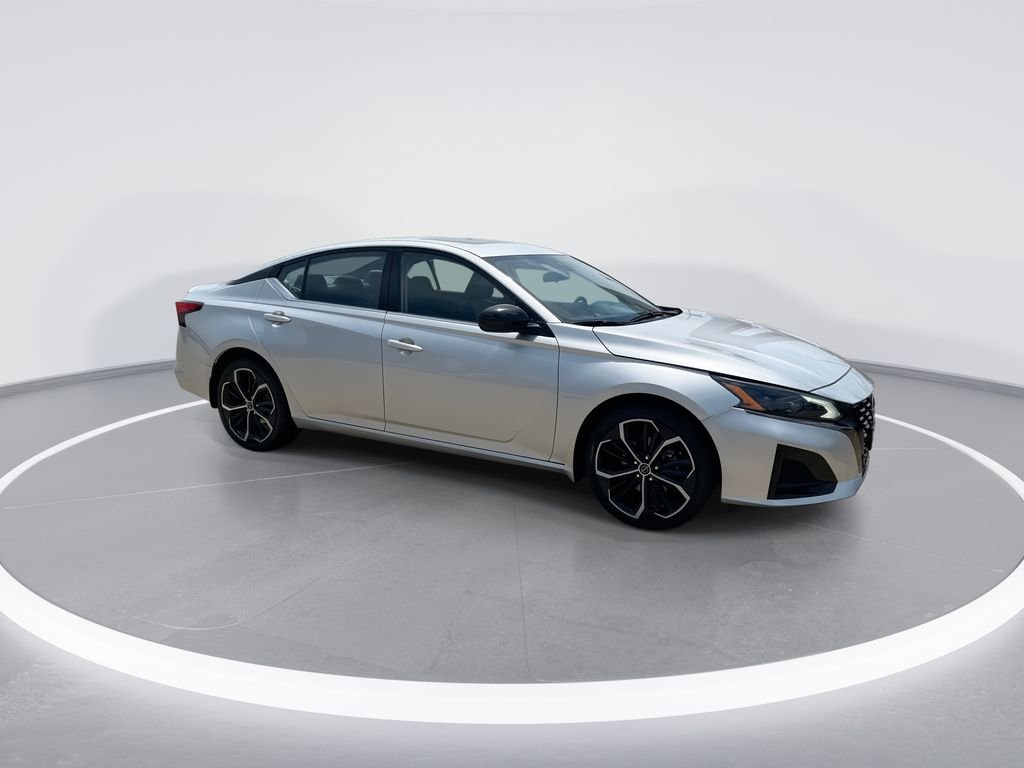 Used 2023 Silver Nissan 2.5 SR image 2