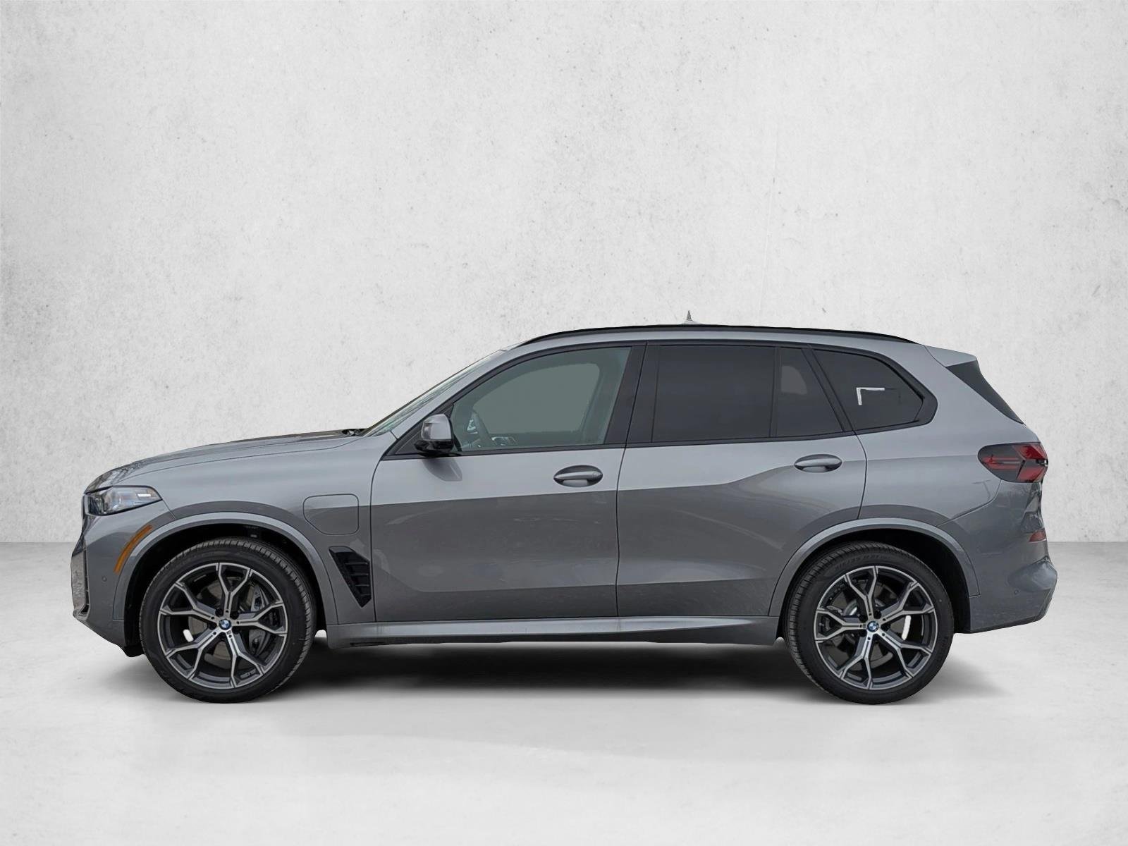Used 2026 Skyscraper Grey Metallic BMW xDrive50e image 5