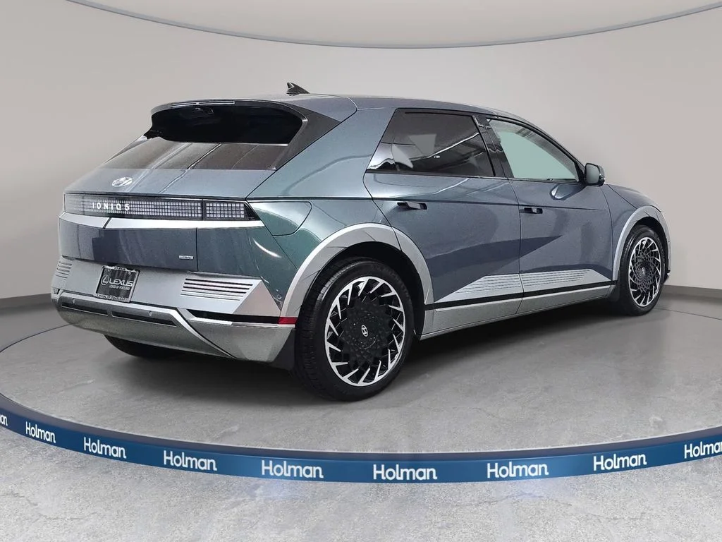 Used 2024 Green Hyundai Limited image 6