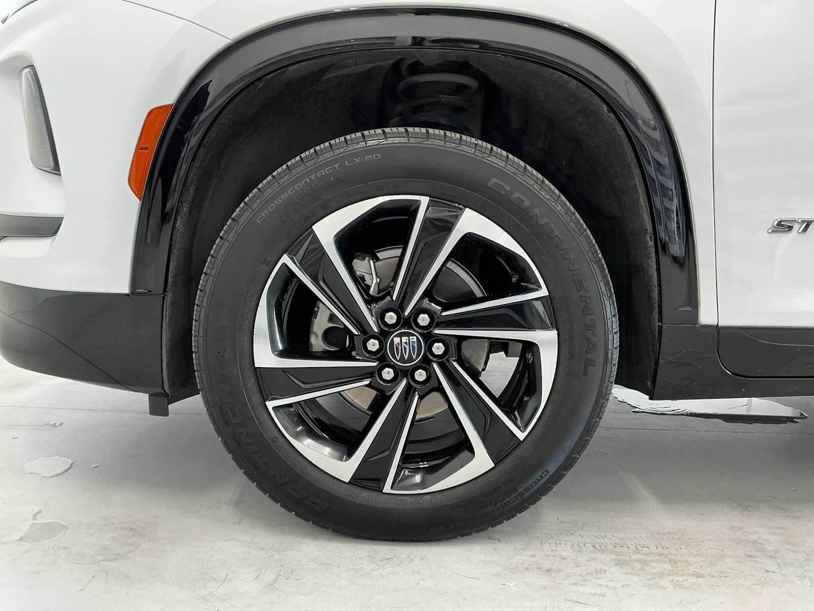 Used 2025 White Frost Tricoat Buick Sport Touring image 7