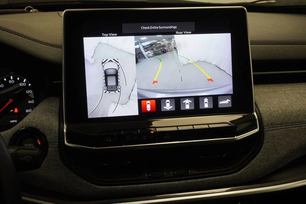 Certified Used 2022 Silver Jeep Latitude image 32