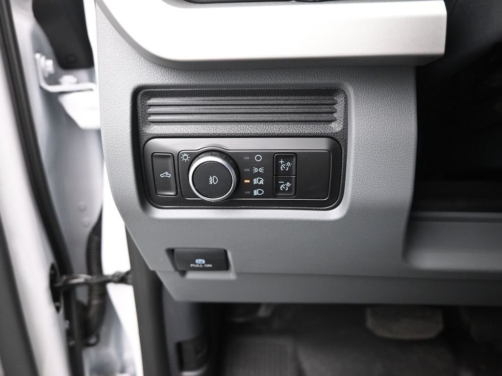 New 2026 Oxford White Ford XL image 11