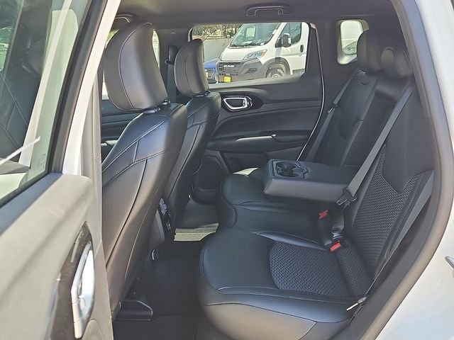New 2026 Bright White Clearcoat Jeep Latitude image 11
