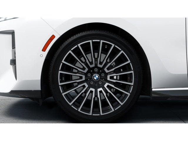 New 2027 Mineral White Metallic BMW 740i xDrive image 7