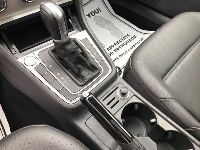 Used 2016 Night Blue Metallic Volkswagen TSI Limited Edition image 24