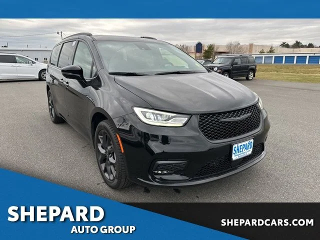 2026 Chrysler Pacifica Limited AWD's photo