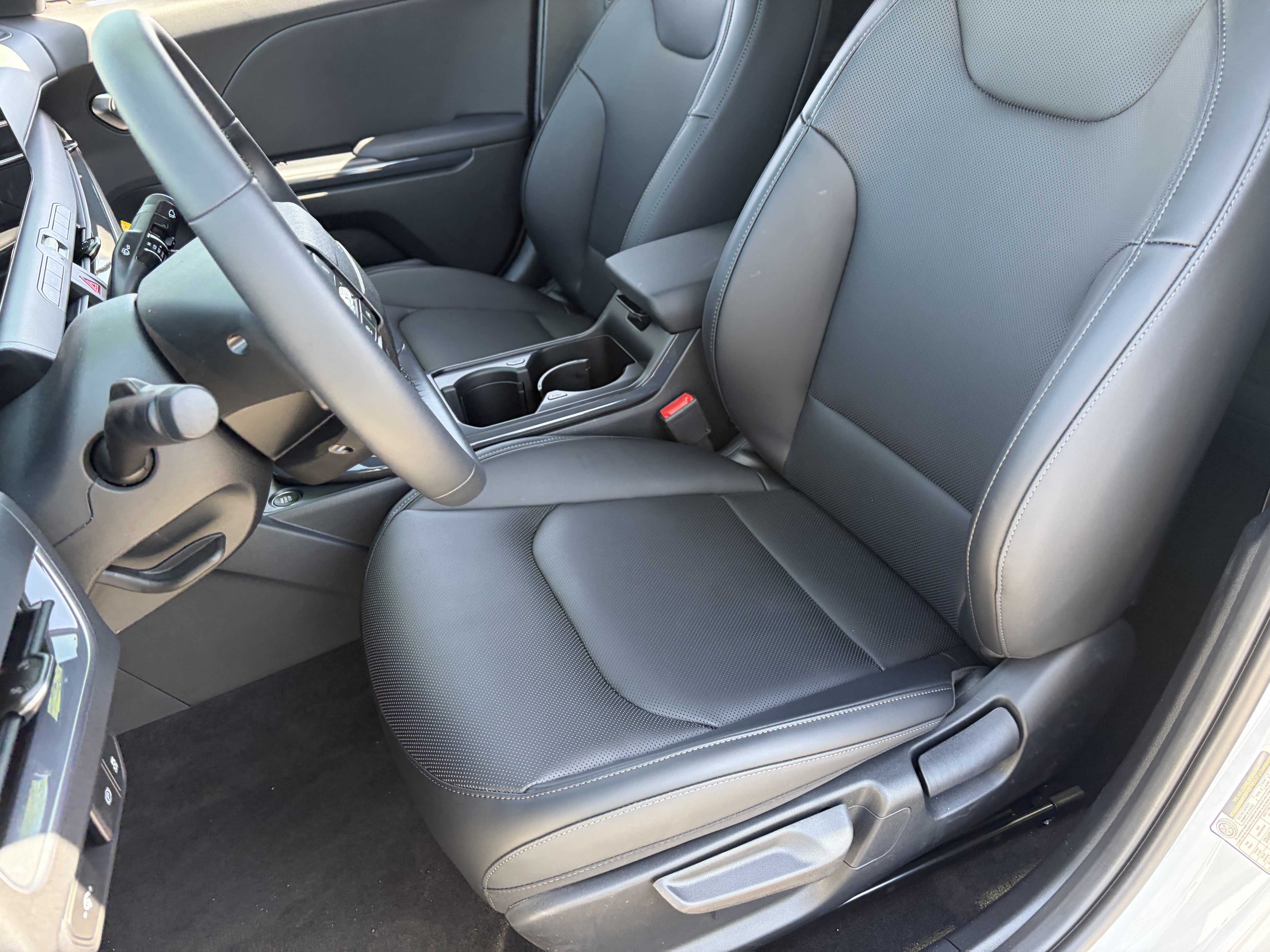 New 2026 Snow White Pearl Kia EX image 18