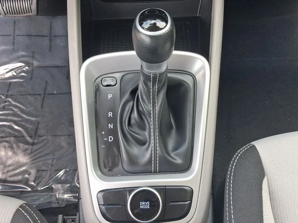 Used 2025 Onyx Black Hyundai SEL image 17