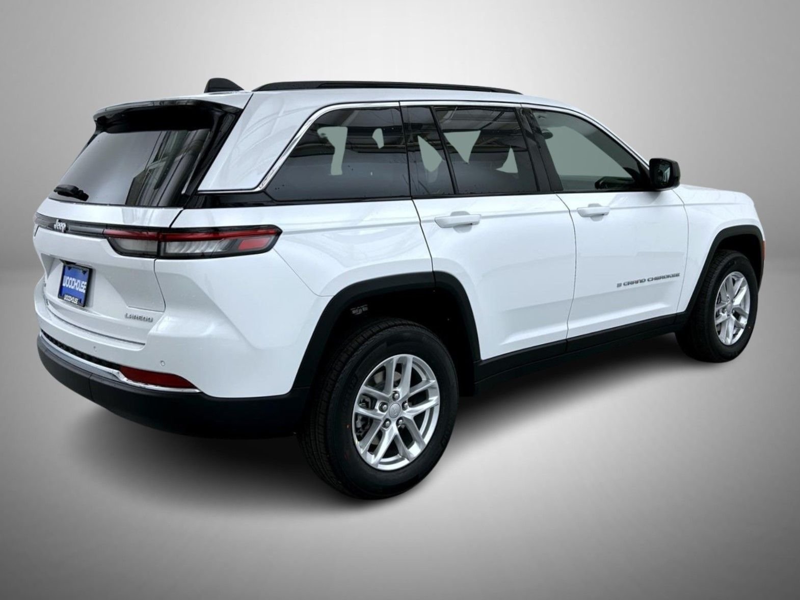 New 2026 Bright White Clear-Coat Exterior Paint Jeep Laredo X image 5