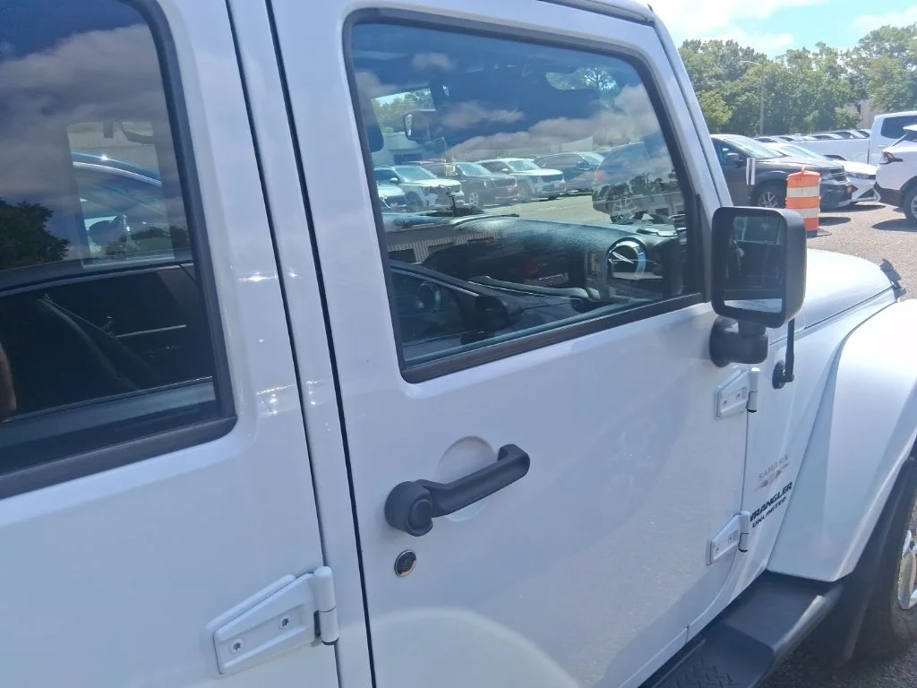 Used 2015 White Jeep Unlimited Sahara image 12