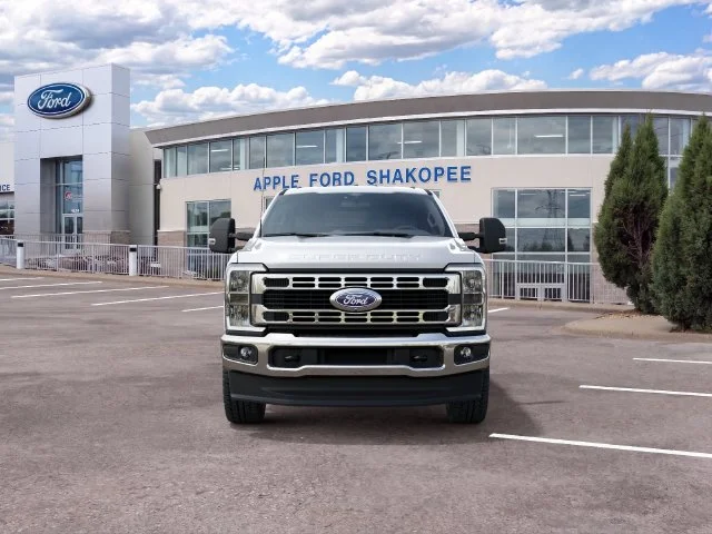 New 2027 White Ford XLT image 3