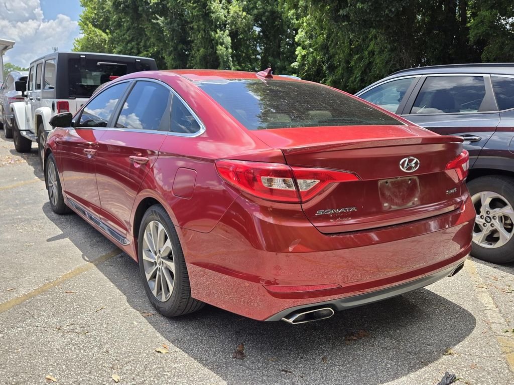 Used 2015 Red Hyundai Sport image 3