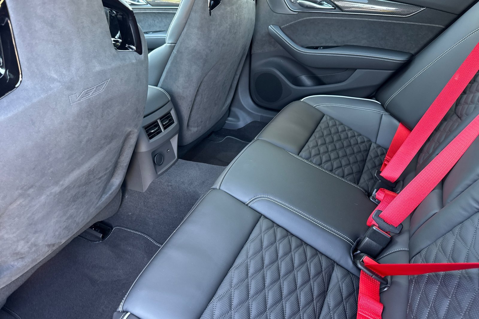 2026 Cadillac CT5 V-Series - Photo 12