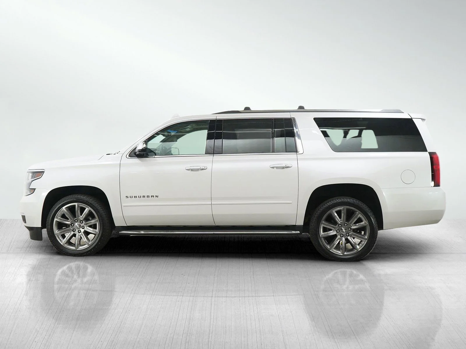 Used 2018 Chevrolet Suburban Premier with VIN 1GNSKJKC3JR178876 for sale in Wayzata, Minnesota