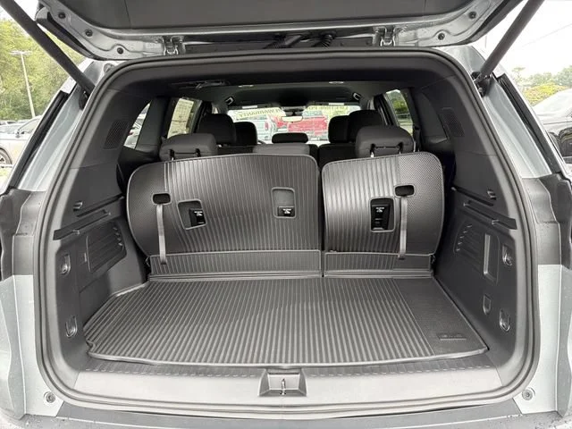 New 2026 Sterling Metallic GMC Elevation image 11