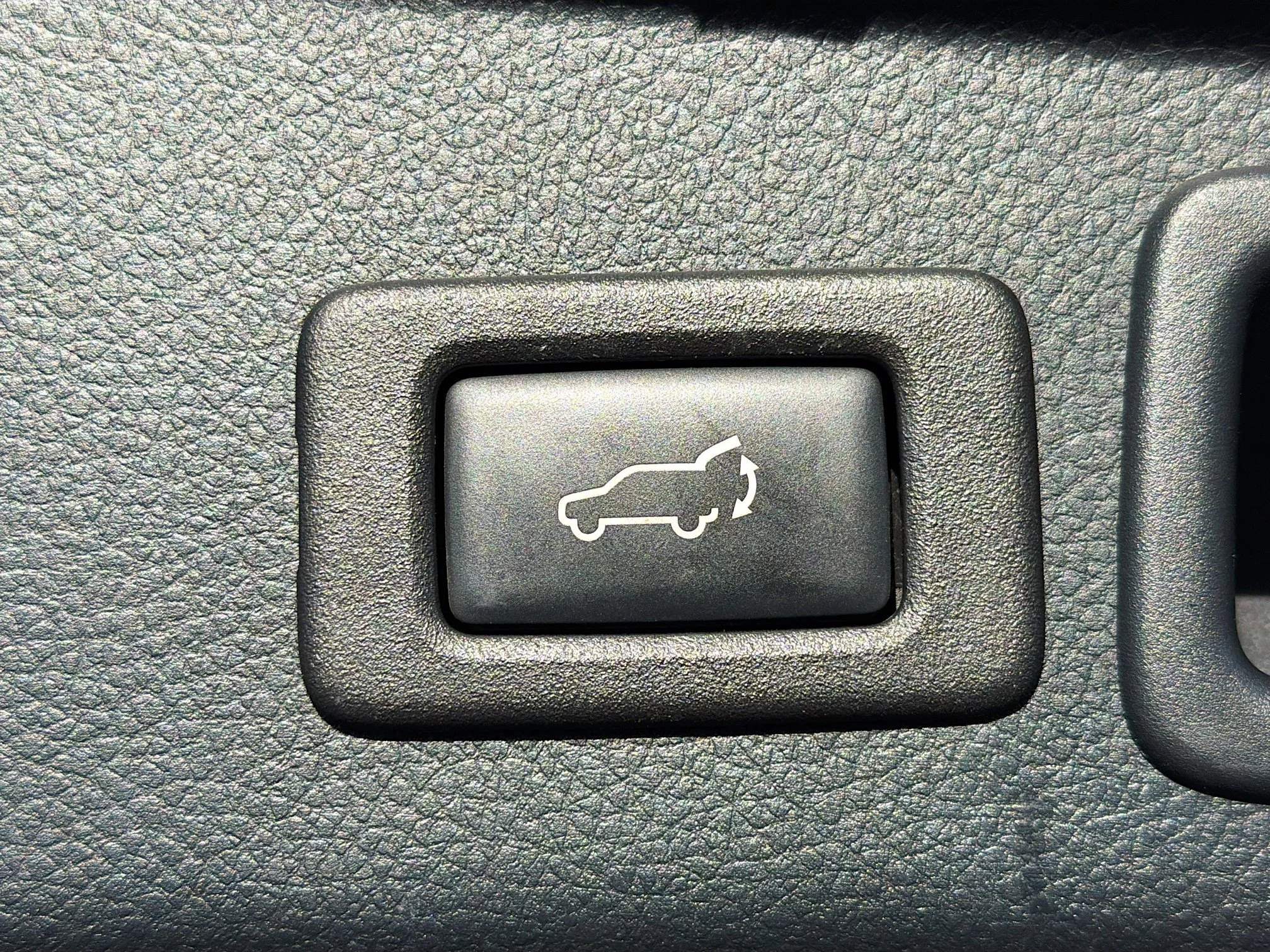 Used 2018 Dark Gray Metallic Subaru Touring image 12