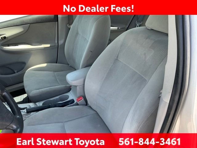 Used 2013 Silver Toyota LE image 15