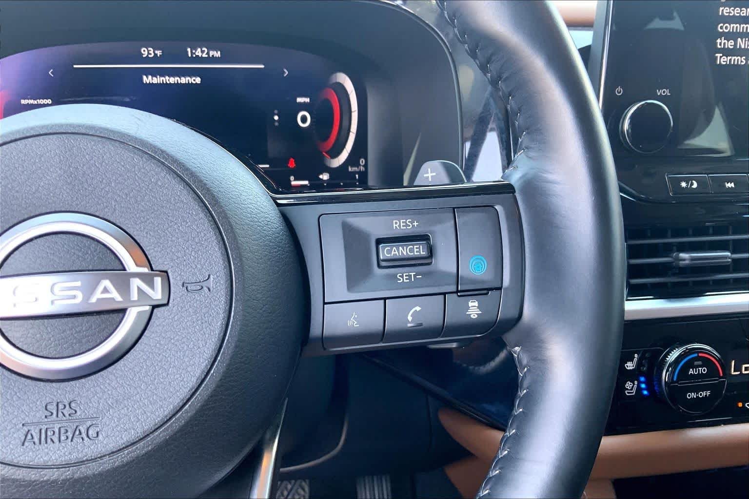 Used 2023 Obsidian Green Pearl Nissan Platinum image 25
