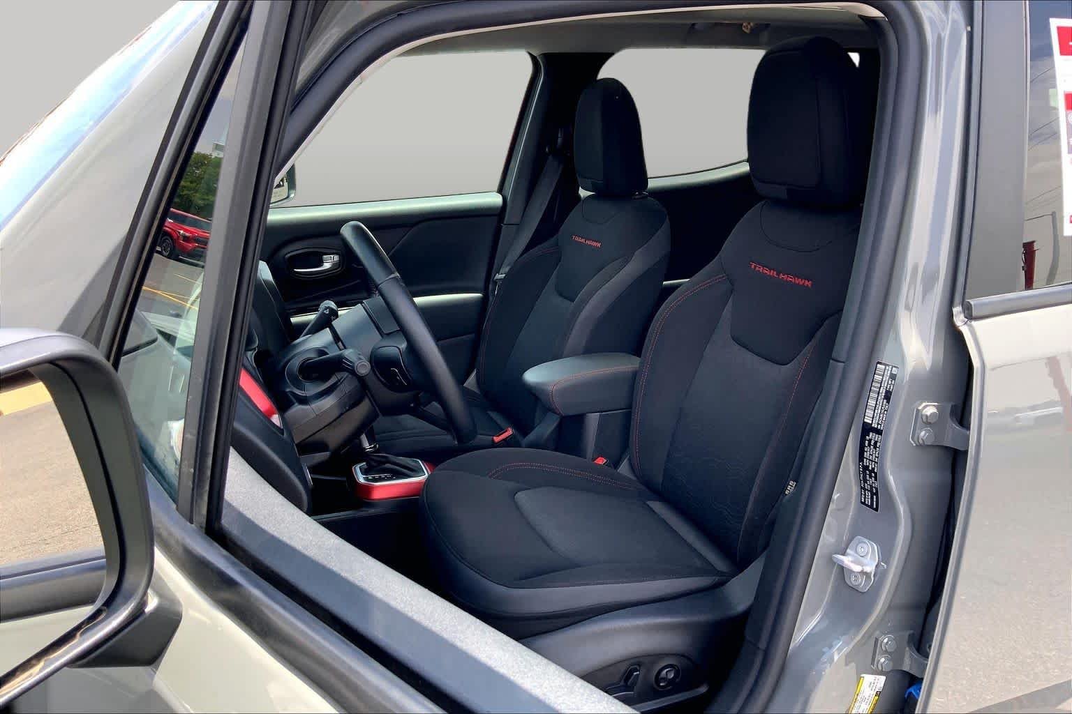 Used 2020 Sting-Gray Clearcoat Jeep Trailhawk image 8