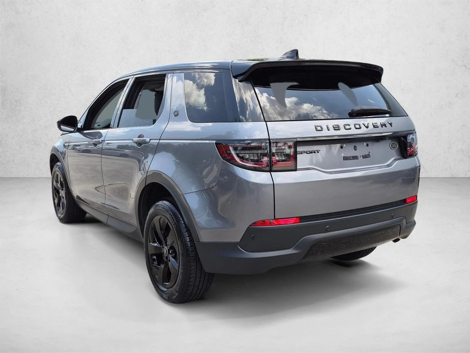 Used 2023 Grey Land Rover S image 8