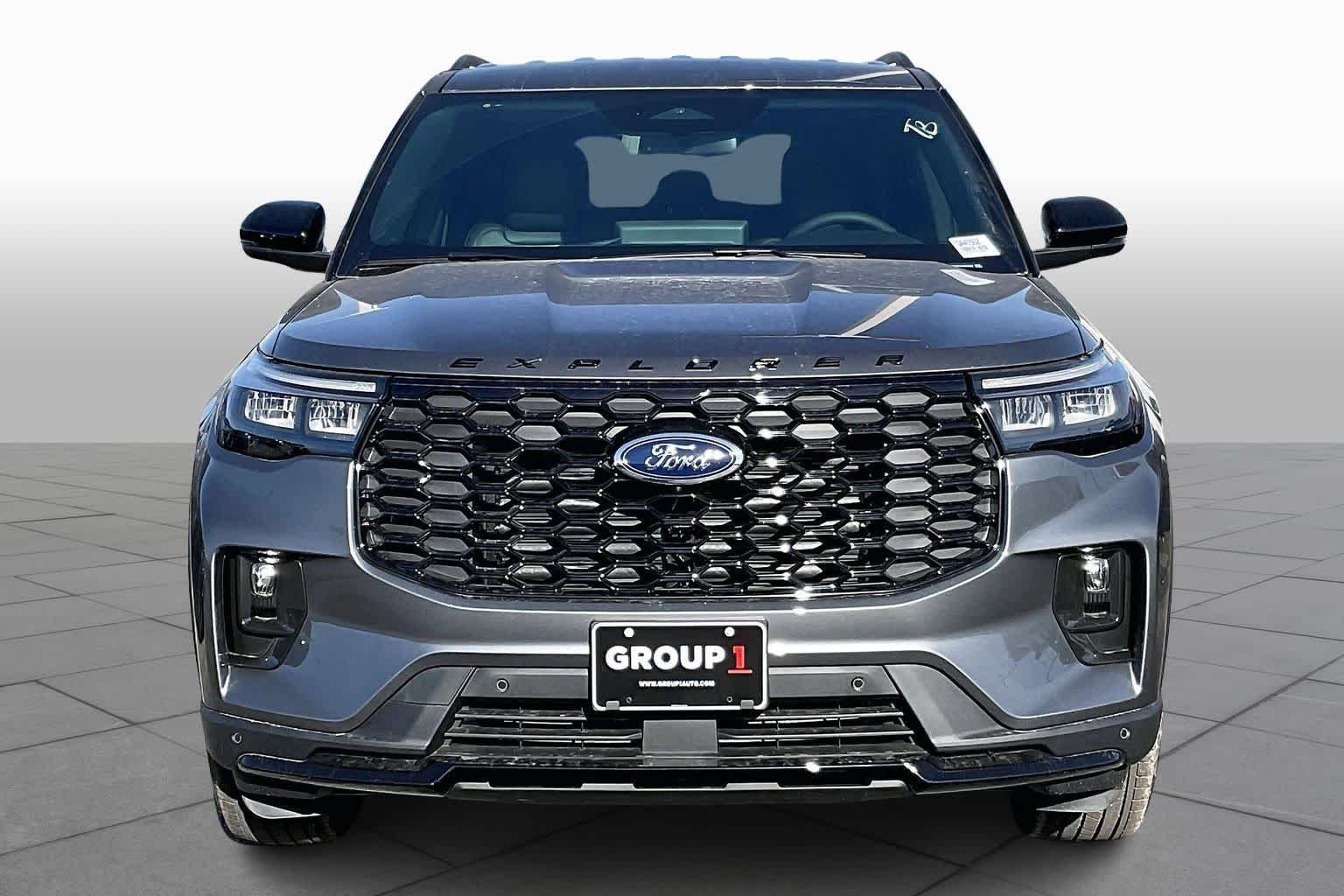 New 2026 Carbonized Gray Metallic Ford ST-Line image 3